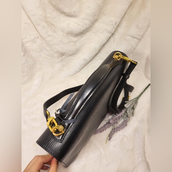 Louis Vuitton Monceau crossbody epi black gold hardware - Picture 15 of 16